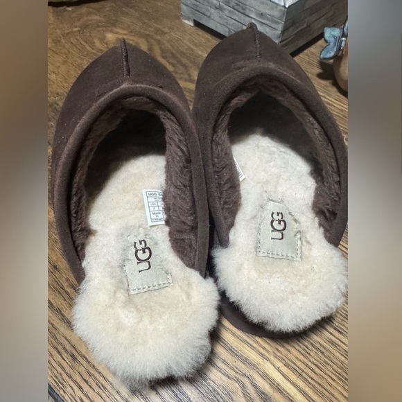 UGG slippers chocolate brown size 7 - Picture 3 of 7